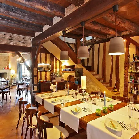 Au Jardin Fleuri Hotel 3*