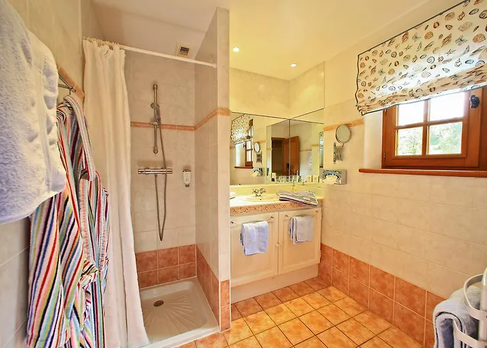 Au Jardin Fleuri Hotel